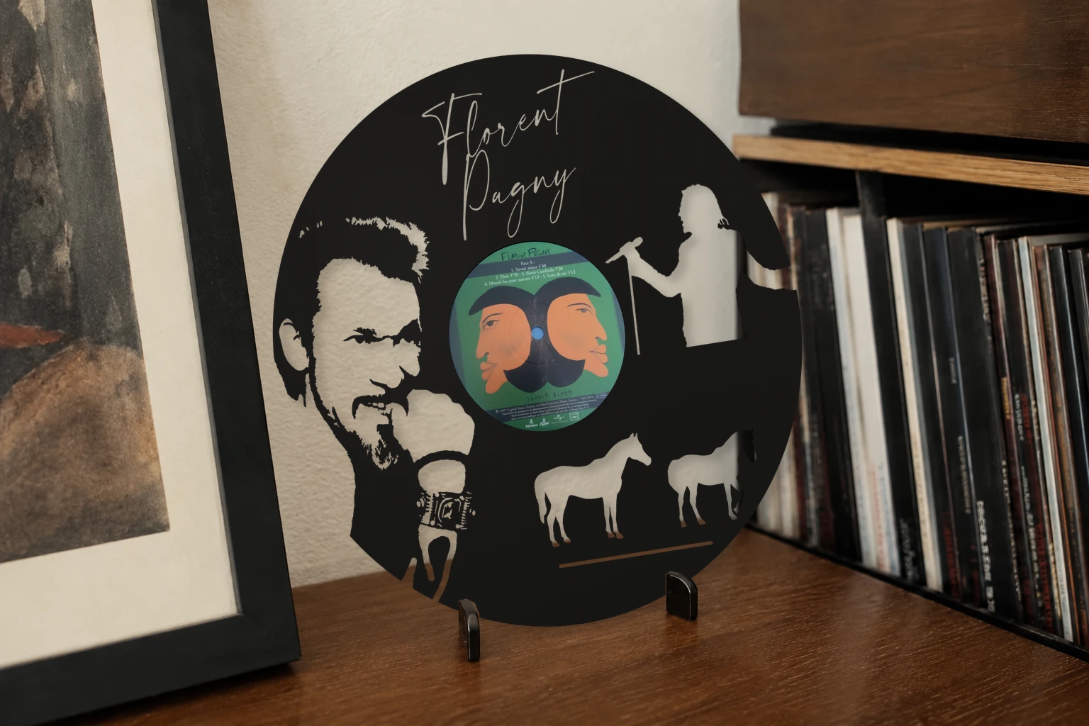Vinyle découpé FLORENT PAGNY, présenté sur un support dans un intérieur
