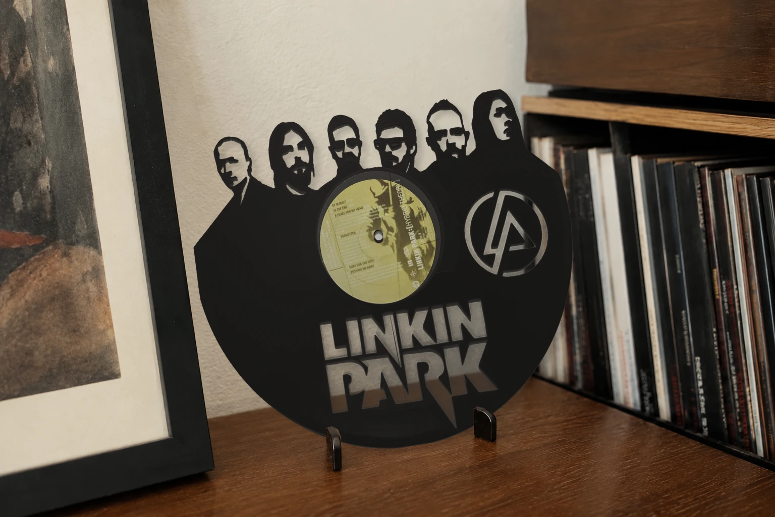 Vinyle découpé LINKIN PARK, présenté sur un support dans un intérieur