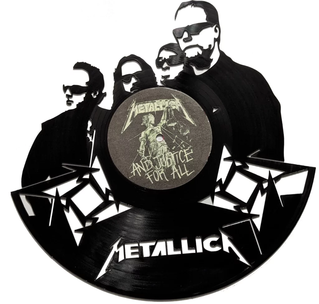 Disque vinyle découpé représentant les membres de Metallica