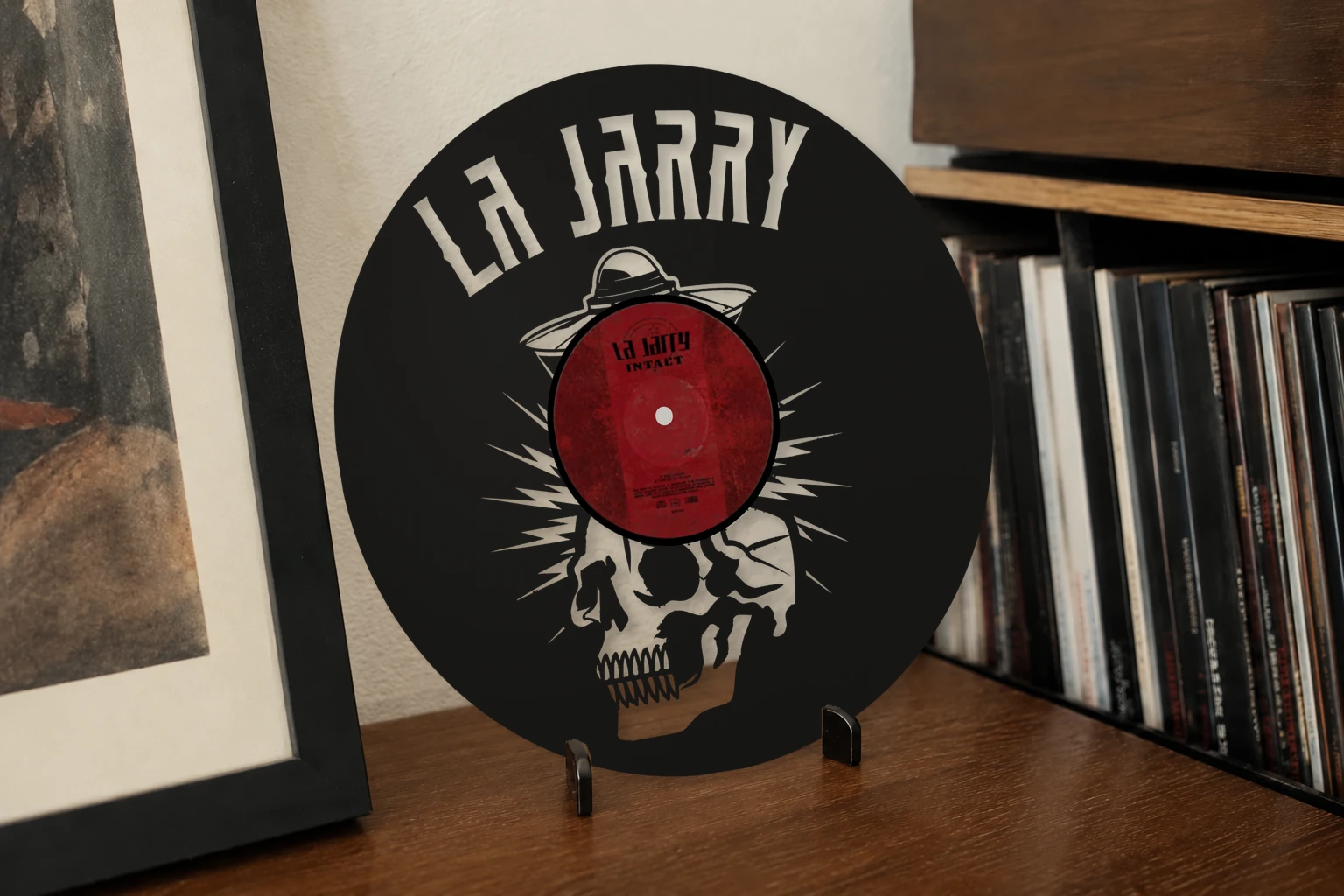 Vinyle découpé LA JARRY, présenté sur un support dans un intérieur